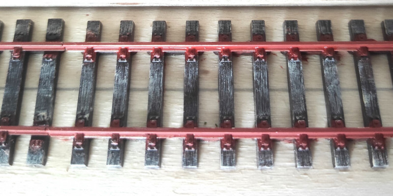 Comment coller ballast , coller ballast rail, ballast train modélisme, colle pour ballast, colle à ballast, fixer ballast train miniature, tuto ballast ho, bois modélisme ballast, 9