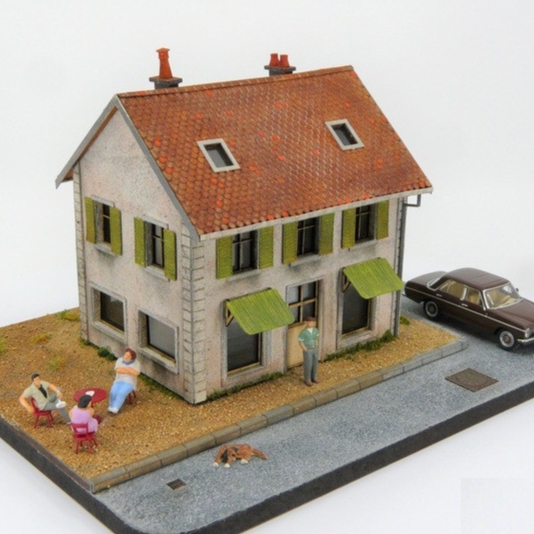 Fabriquer maison de poupée en carton plume - Idées conseils et tuto  Maquettes et miniatures