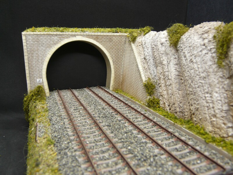 [Bois Modélisme] Entrées de tunnel avec murs de soutènement Entree_de_tunnel_avec_remblai_echelle_ho_entree_tunnel_avec_mur_de_soutenement_entree_tunnel_bois_modelisme_entree_de_tunnel_SAI_tunnel_ho_3