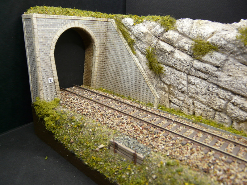 [Bois Modélisme] Entrées de tunnel avec murs de soutènement Entree_de_tunnel_avec_remblai_echelle_ho_entree_tunnel_avec_mur_de_soutenement_entree_tunnel_bois_modelisme_entree_de_tunnel_SAI_tunnel_ho_6