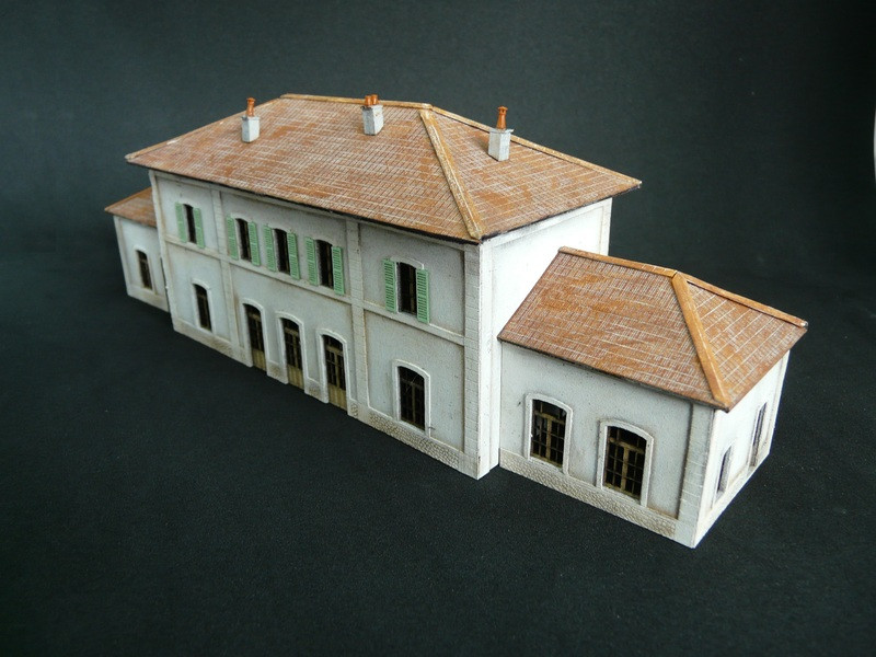 Gare PLM 9 portes, gare plm n, gare plm première classe, maquette découpe laser, gare 9 portes n, Maquette gare n, maquette n, maquette n train, maquette bois a construire, gare 1 160, 4