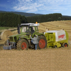 Tracteur avec andaineur et presse