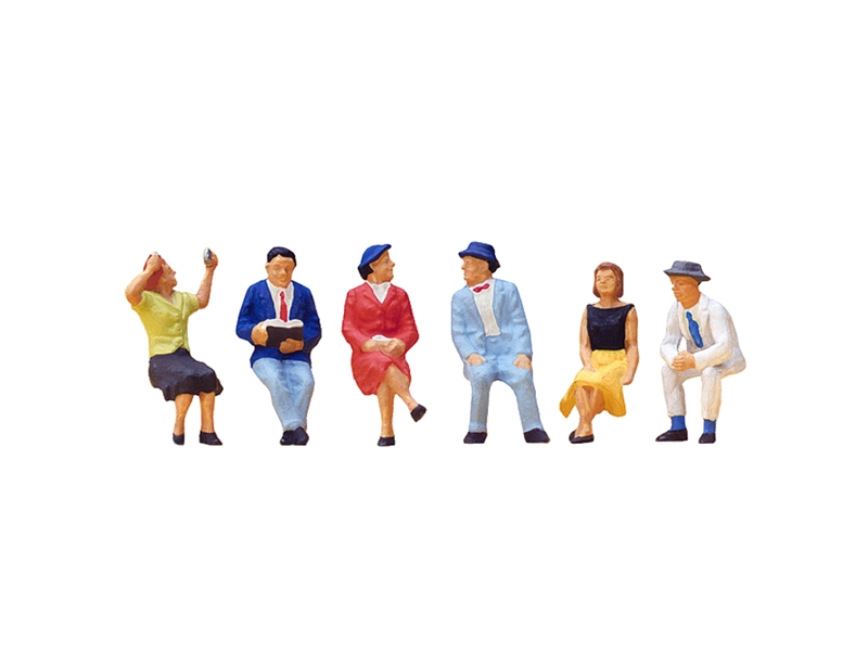 Hommes et femmes assis