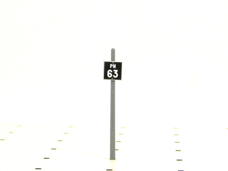 Pancarte passage à niveau « PN 63 »
