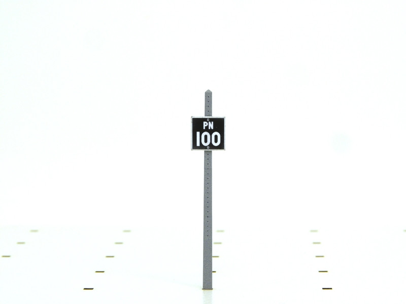 Pancarte passage à niveau « PN 100 »