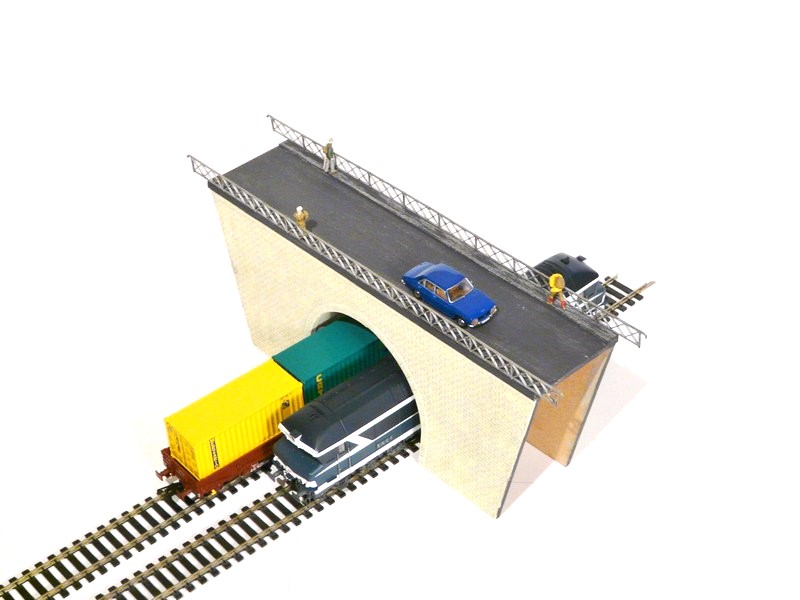 Outland Models Portail tunnel en bois (voie unique) 2 pièces échelle Z