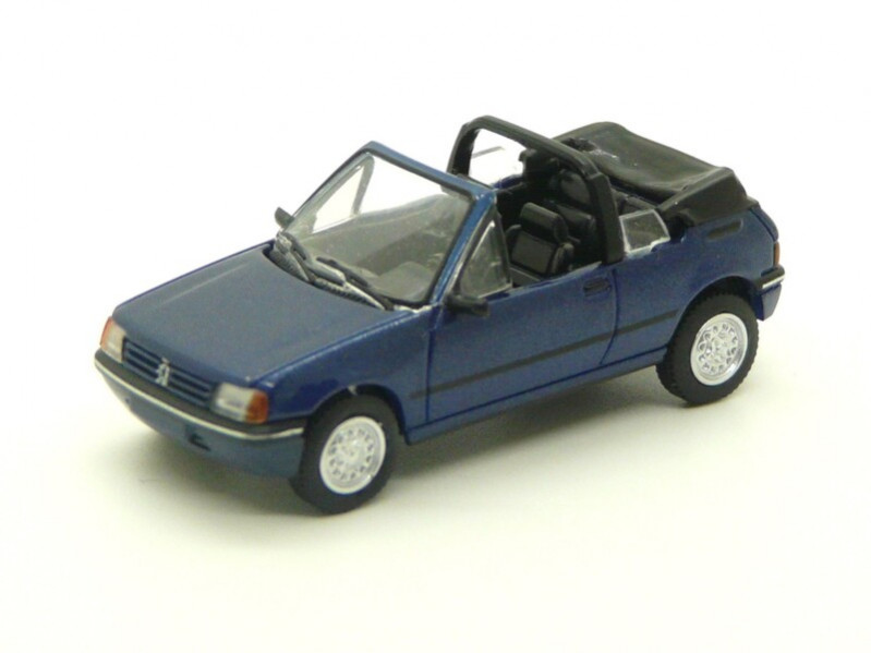 Peugeot 205 Cabriolet bleu