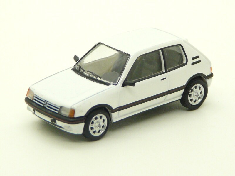 Peugeot 205 GTI blanche Echelle HO 1 87 eme SAI 6311 BOIS MODELISME