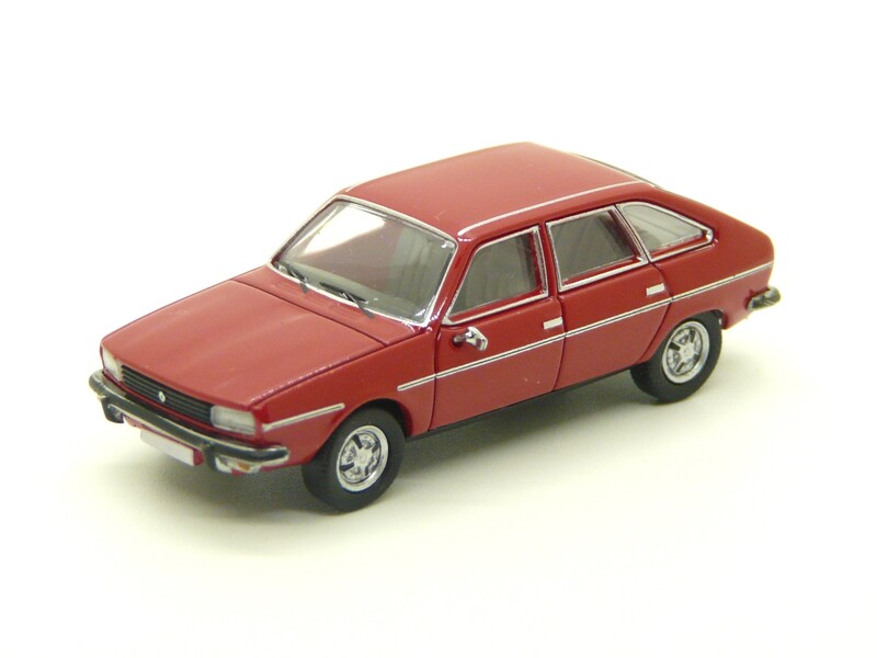 Renault 20 Rouge Echelle HO 1 87 eme Miniature SAI 7201 BOIS MODELISME