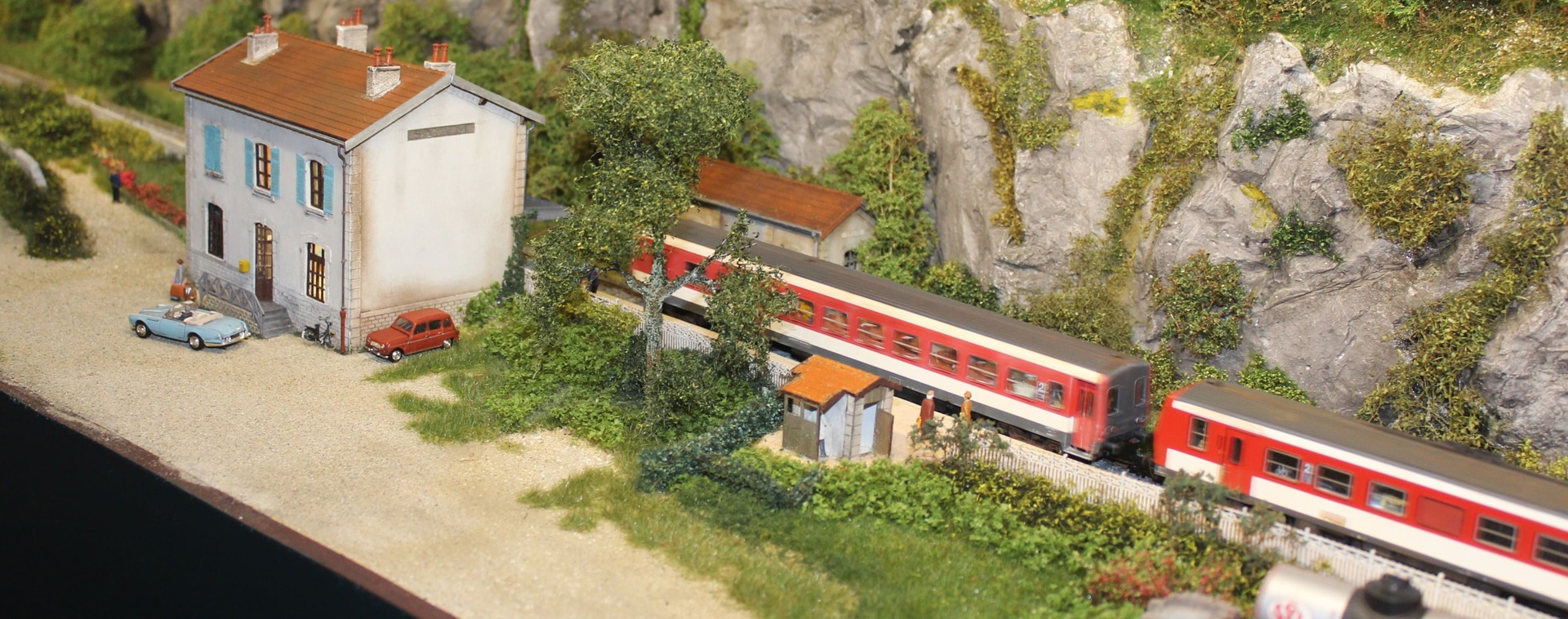 1_BOIS_MODELISME_bois_modelisme_bois_modelisme_ho_bois_modelisme_0_Modelisme_ferroviaire_batiment_ferroviaire_train_electrique_Halle_PLM_echelle_HO_echelle_0_echelle_zero