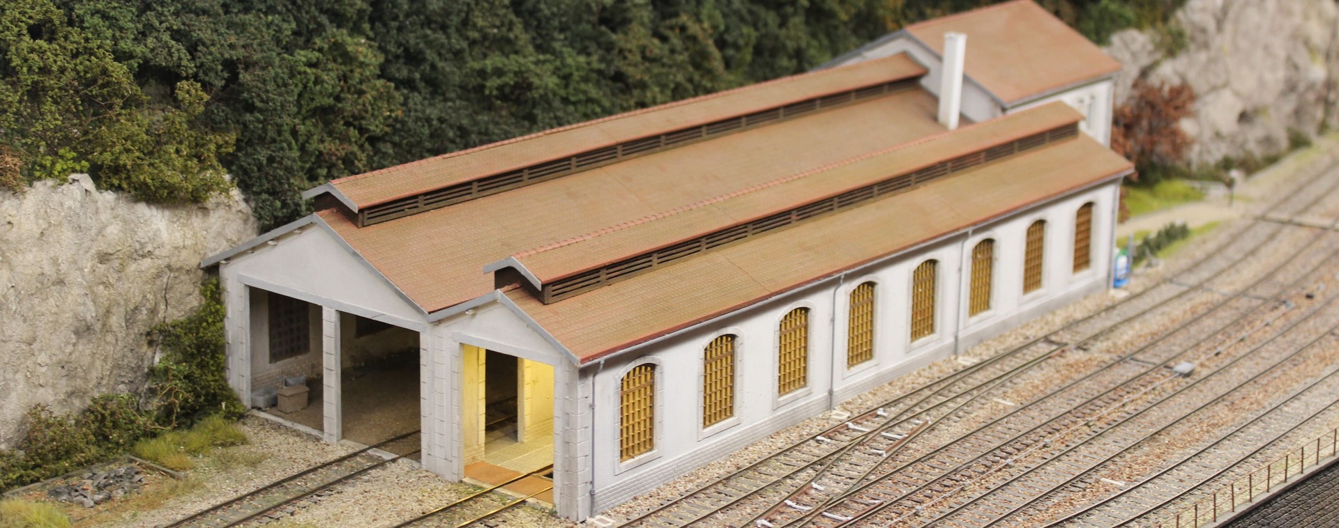 2_BOIS_MODELISME_bois_modelisme_bois_modelisme_ho_bois_modelisme_0_Modelisme_ferroviaire_batiment_ferroviaire_train_electrique_Halle_PLM_echelle_HO_echelle_0_echelle_zero
