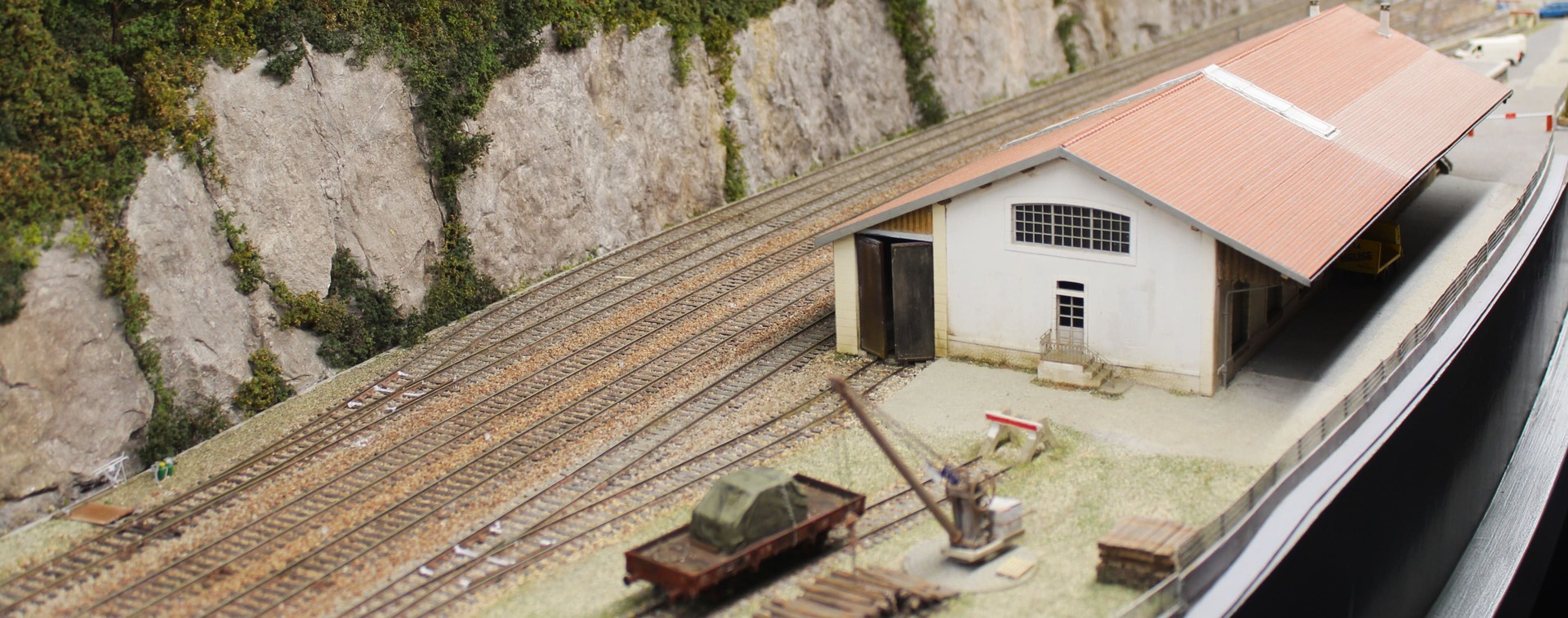3_BOIS_MODELISME_bois_modelisme_bois_modelisme_ho_bois_modelisme_0_Modelisme_ferroviaire_batiment_ferroviaire_train_electrique_Halle_PLM_echelle_HO_echelle_0_echelle_zero