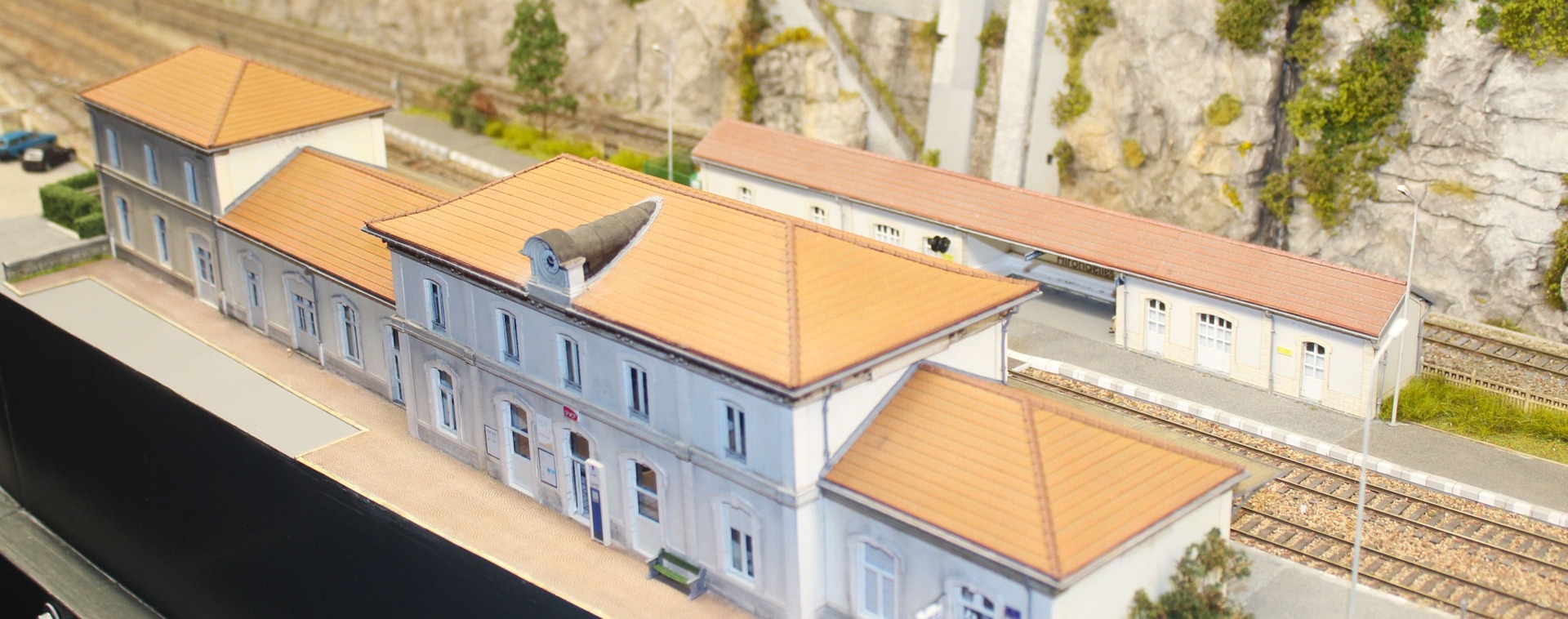 5_BOIS_MODELISME_bois_modelisme_bois_modelisme_ho_bois_modelisme_0_Modelisme_ferroviaire_batiment_ferroviaire_train_electrique_Halle_PLM_echelle_HO_echelle_0_echelle_zero