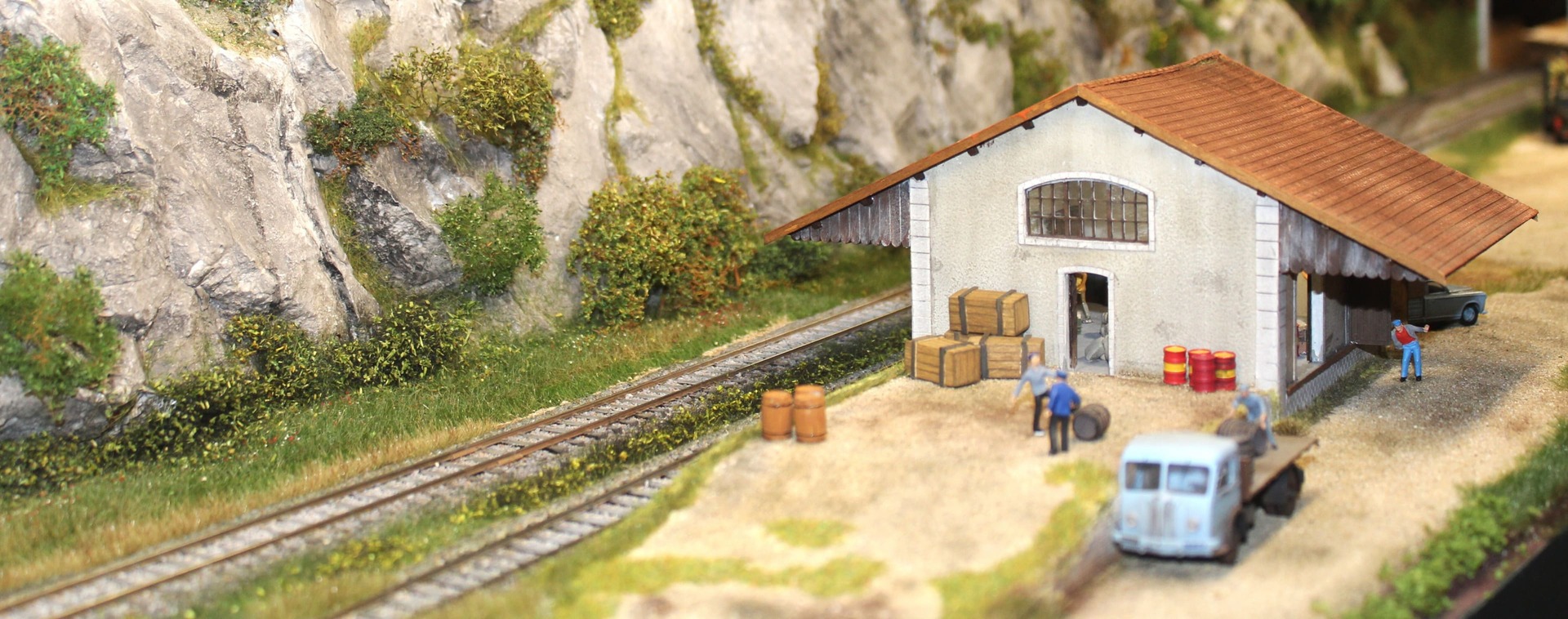 8_BOIS_MODELISME_bois_modelisme_bois_modelisme_ho_bois_modelisme_0_Modelisme_ferroviaire_batiment_ferroviaire_train_electrique_Halle_PLM_echelle_HO_echelle_0_echelle_zero