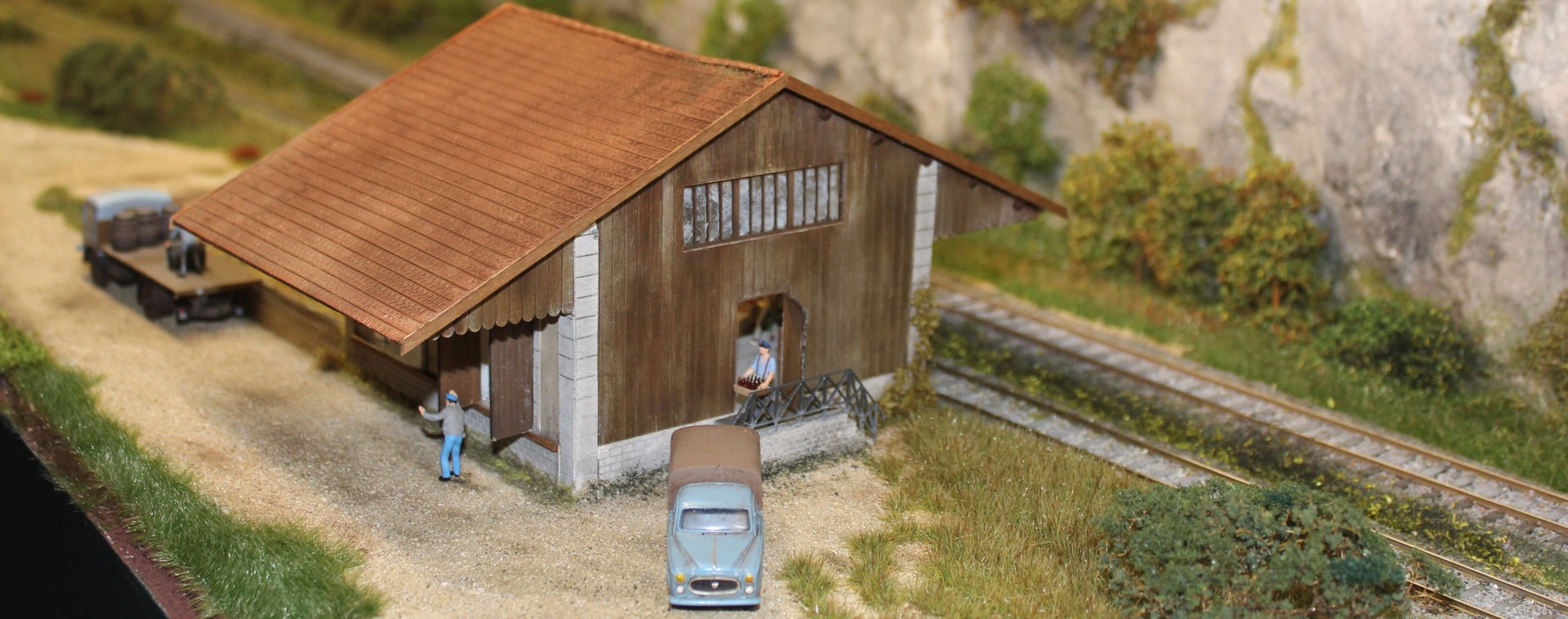 9_BOIS_MODELISME_bois_modelisme_bois_modelisme_ho_bois_modelisme_0_Modelisme_ferroviaire_batiment_ferroviaire_train_electrique_Halle_PLM_echelle_HO_echelle_0_echelle_zero