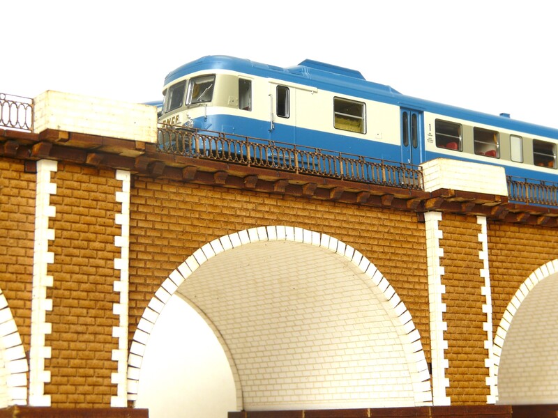 Maison à colombages à étage Vollmer 43732 ho pour modélisme ferroviaire
